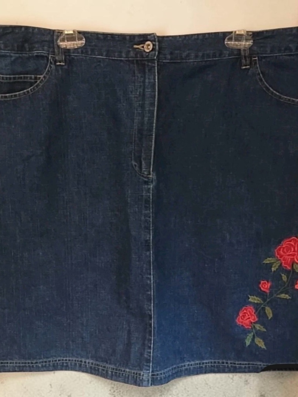 Faded Glory Navy Denim T knees Skirt with Red Rose Embroidery